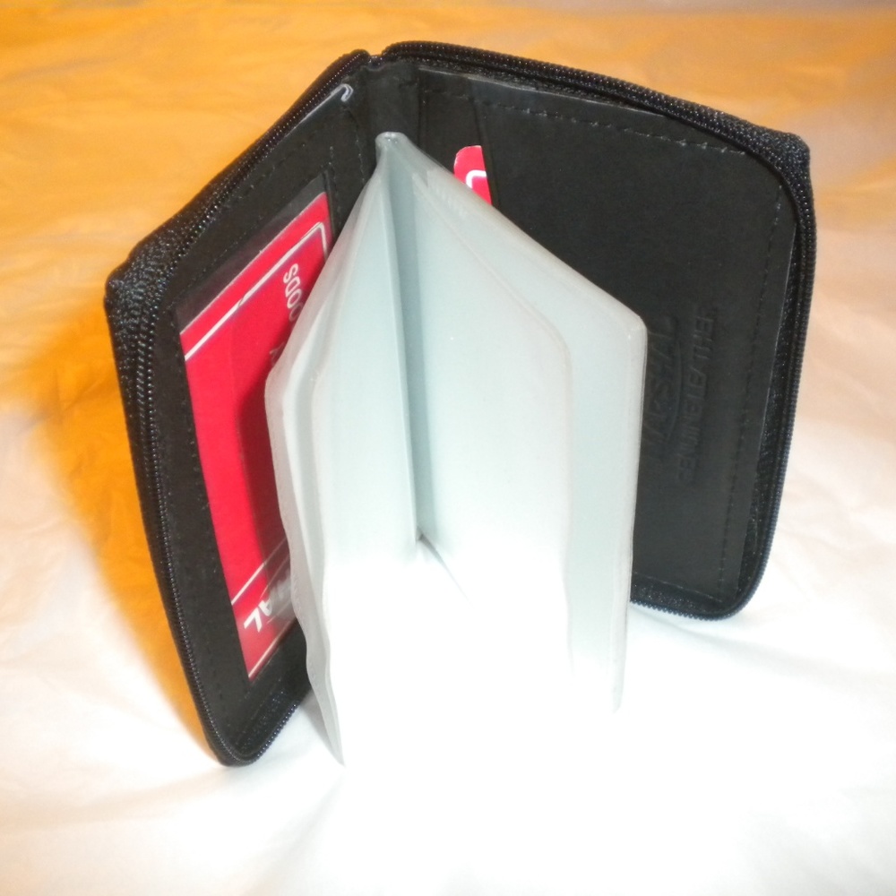 BRAND NEW LEATHER CREDIT CARD HOLDER WITH ZIPPER
